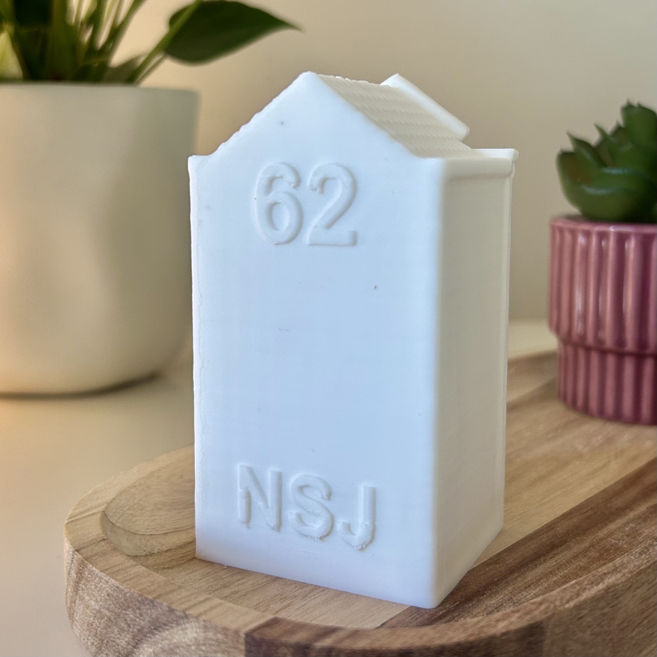 Miniatuur huisje met gravering